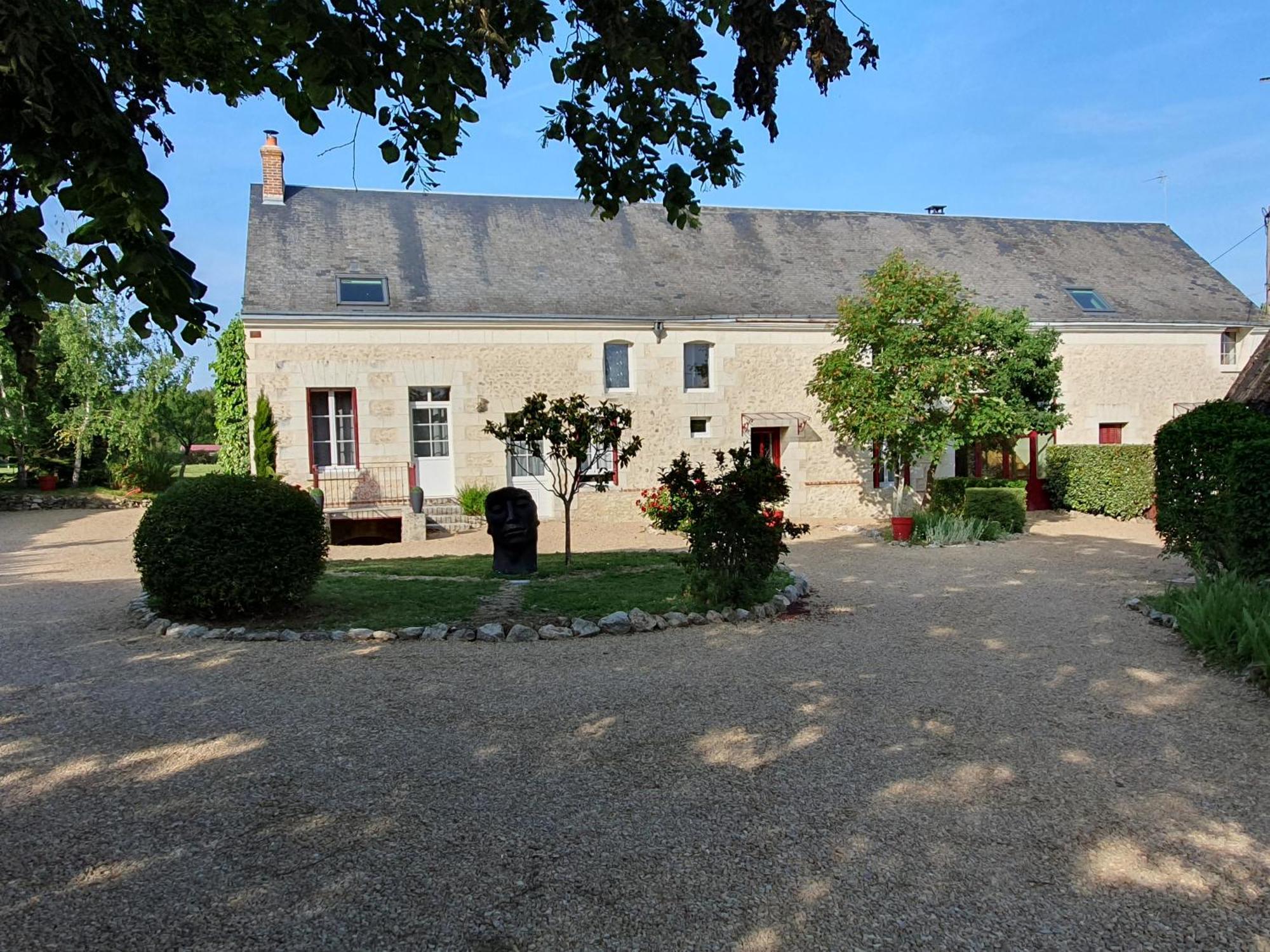 Au Domaine Du Bois Joubert Bed & Breakfast Luzille Exterior photo